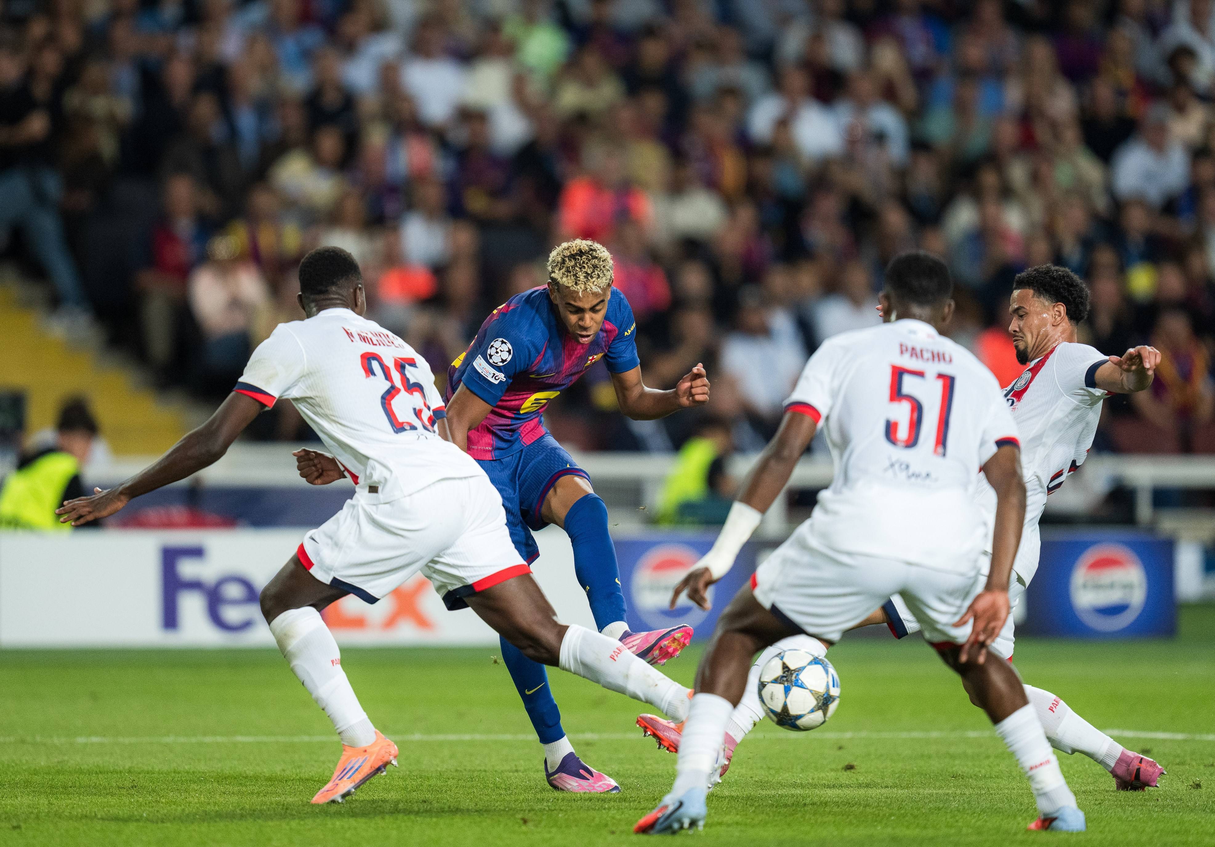 乐鱼体育线上网站包含今晨突围战来临；巴黎圣日耳曼围绕欧冠回应争议；悬念犹存；细节决定成败的词条